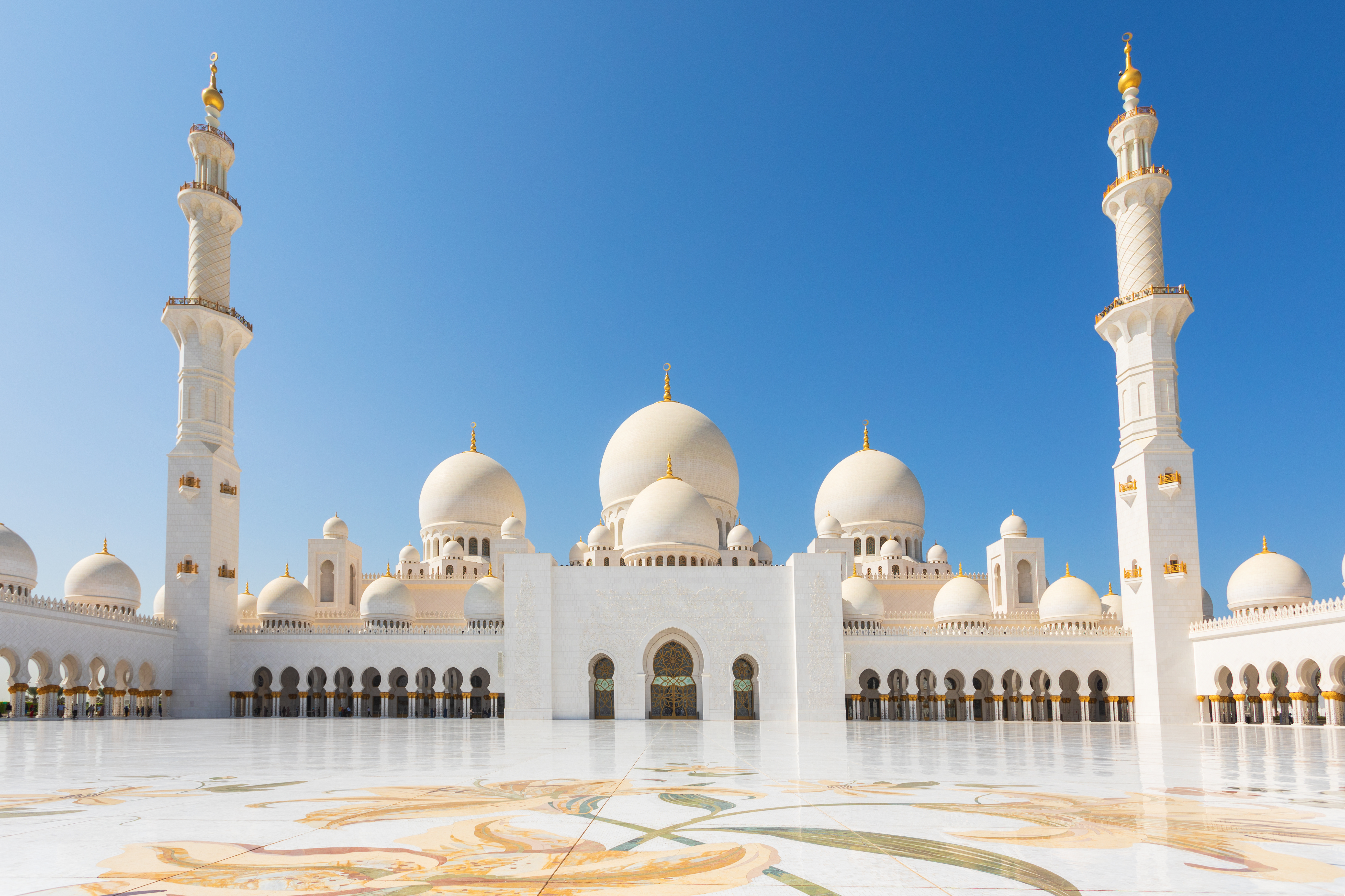 Sheikh zayed mosque abu dhabi, united arab emirates. beautiful